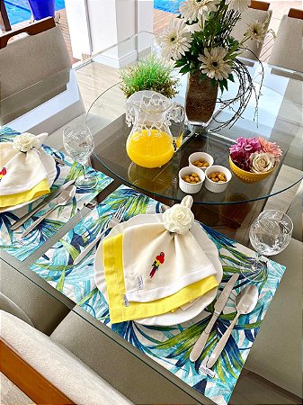 Guardanapo de Mesa - Linho - Cor Branco - Bordado de Arara - Mimos Têxtil