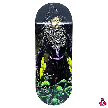 Deck marca Custom linha *Premium Series* medida 34x96mm modelo “Wizard“ + Tape Alien Stardust V2 (100% Maple)