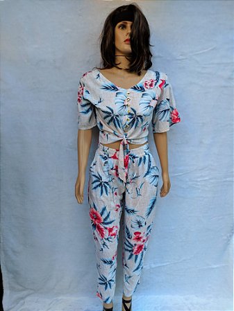 calça pantalona com top cropped