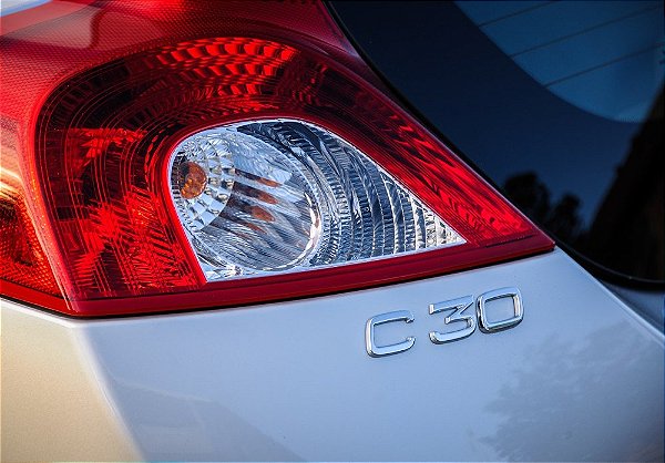 Emblema Traseiro Tampa Porta-Malas C30 em Plástico para Volvo