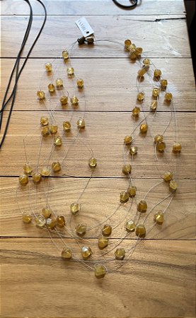 COLAR FIO CARAMELO