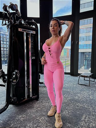 Macacão decote profundo - empina bumbum