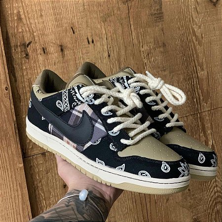caixa dunk travis scott