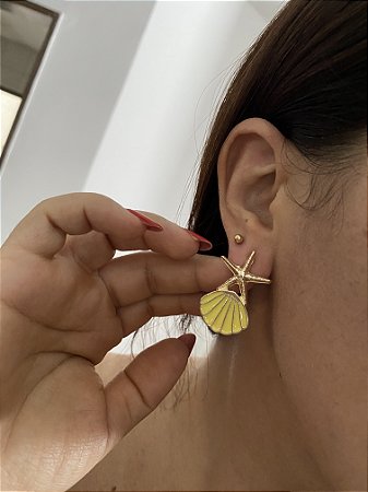 BRINCOS ESTRELA E CONCHA- AMARELO