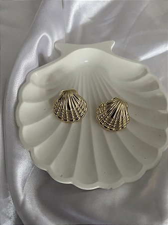 BRINCOS CONCHA DOURADA