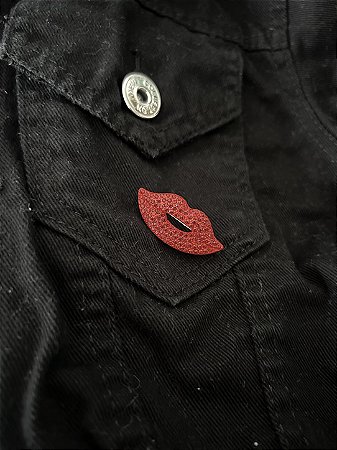 BROCHE KISS