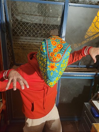 Escultura-chapéu “Calango Alado"