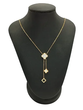 Colar Gravatinha Trevo Resinado Cravejado em Aço Dourado