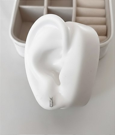 Brinco bastão cravejado 7 mm