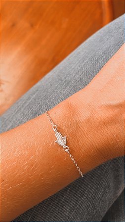 Pulseira entremeio mão