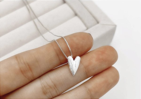 Colar coração alongado