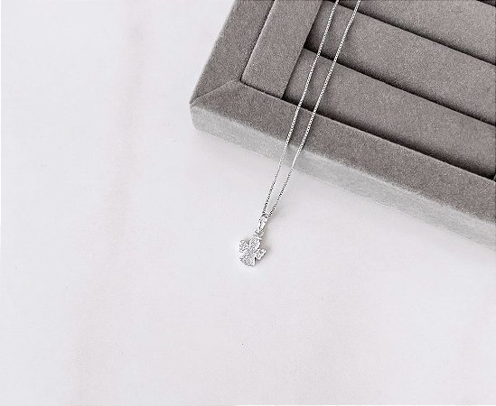 Colar pingente anjo cravejado