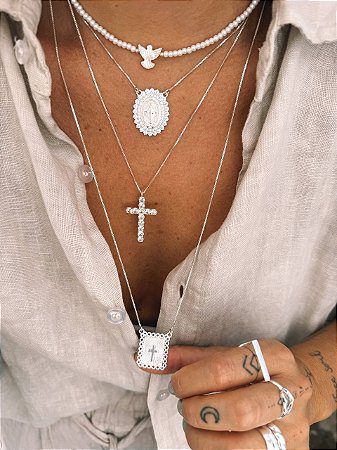 Gargantilha de pérola com Espírito Santo em madrepérola