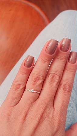 Anel fio ondulado com zircônia