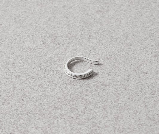 Piercing fake cravejado com zircônias cristal