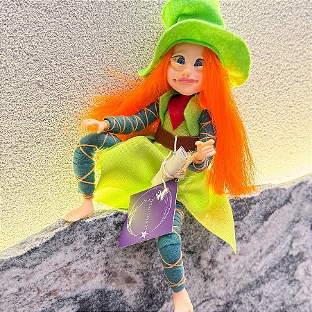 Ser mágico - Menina cabelo laranja, cartola e roupa verde