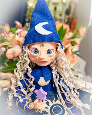 Ser mágico - menina cabelo loiro com roupa azul do sol