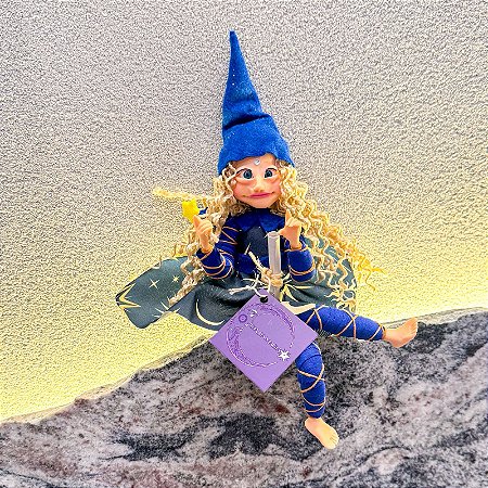 Ser mágico - Menina cabelo loiro com Roupa azul de sol