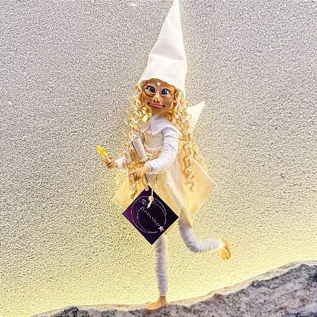 Ser mágico - Menina morena cabelo e roupa branca