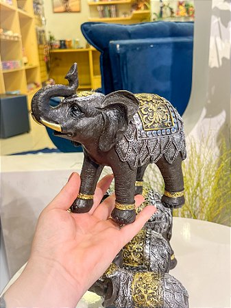 Elefantes preto com dourado