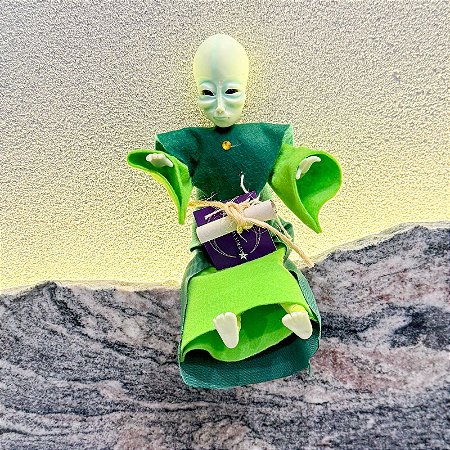 Ser mágico - Alienígena de roupa verde