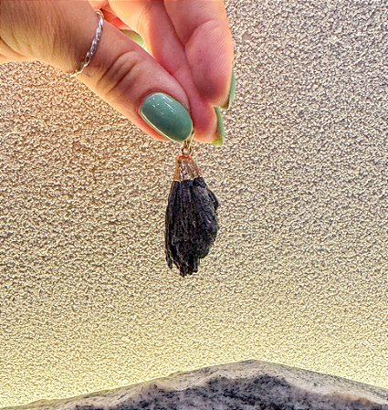 Pingente de Cianita Negra