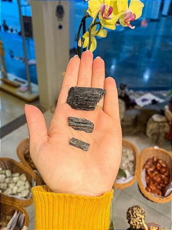 Turmalina negra bruta - diversos tamanhos