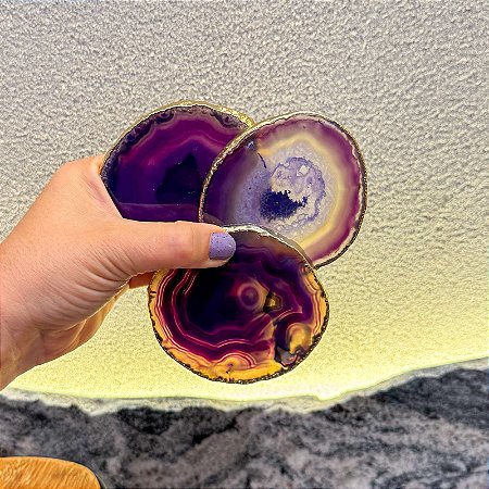 Chapa de Ágata Natural cor Roxa com Borda Dourada
