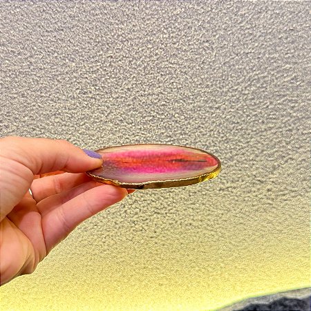 Chapa de Ágata Natural na cor Rosa com Borda Dourada