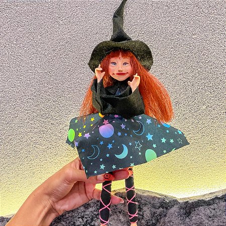 Ser Mágico - Menina Cabelo Ruivo e Roupa de planetas