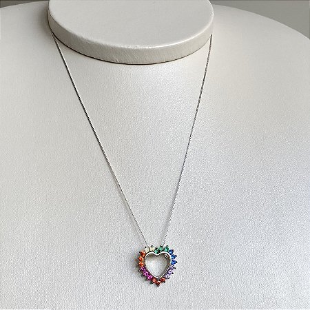 Colar com Pingente de Coração Cravejado com Zircônias Rainbow em PRATA 925 com Banho de Ródio Branco