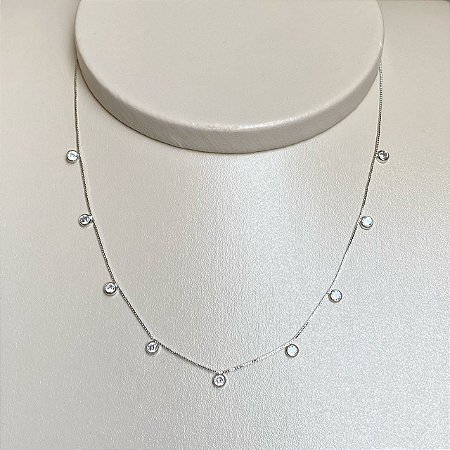Colar com zircônias cristal (cravação inglesa) com banho de ródio branco