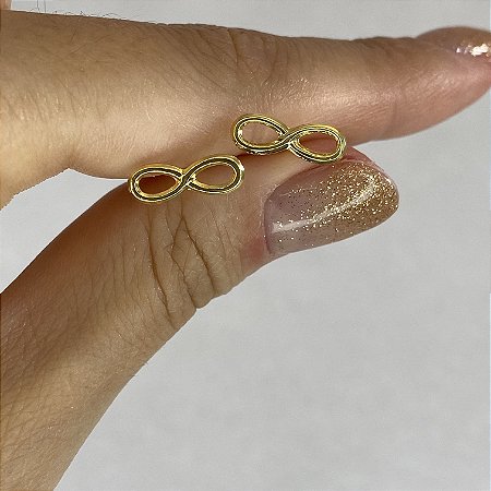 Brinco Infinito Liso com Banho de Ouro 18k