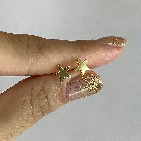 Brinco Estrela Pequena Lisa com Banho de Ouro 18k