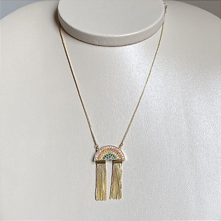 Colar com Pingente de Arco Íris Cravejado com Zircônias e Franjas com Banho de Ouro 18k