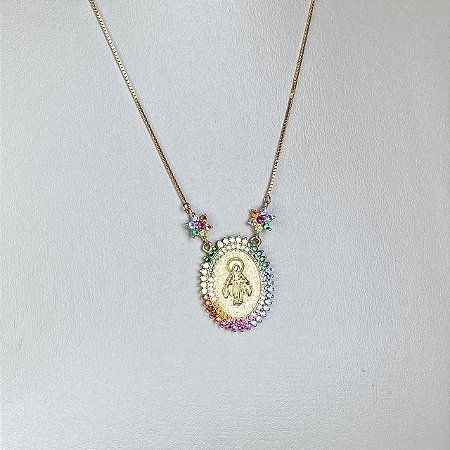 Colar com Medalha "Nossa Senhora das Graças" com Zircônias Rainbow Cravejadas em PRATA 925 com Banho de Ouro 18k