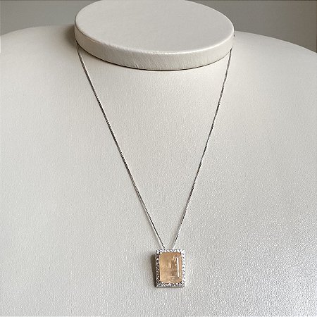 Colar com Pingente Cravejado com Zircônia Fusion Morganita e Microzircônias Cristal em PRATA 925 com Banho de Ródio Branco
