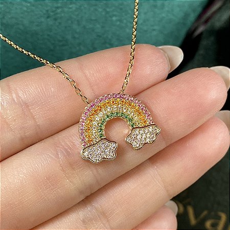 Colar com Pingente de Arco Íris Cravejado com Zircônias Coloridas com Banho de Ouro 18k