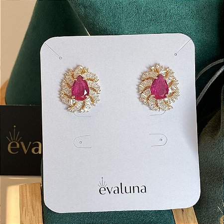 Brinco gota cravejado com zircônias baguete na cor cristal e gota fusion pink com banho de ouro 18k