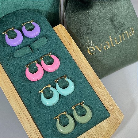 Brinco argola esmaltada (pink, lilás, verde água ou verde militar) com banho de ouro 18k