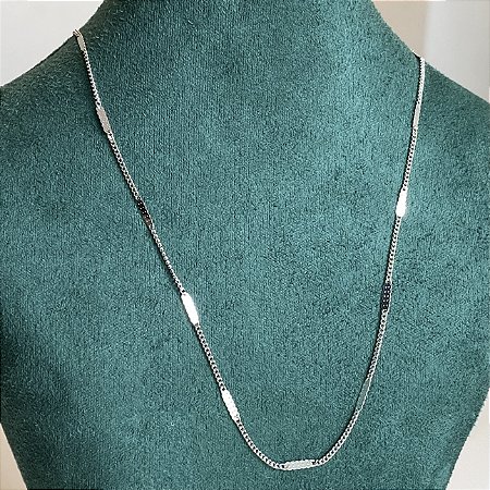 Colar choker detalhe chapeado liso com banho de ródio branco