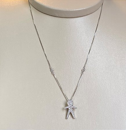 Colar com pingente filho (menino) Cravejado com zircônias cristal em prata 925 com banho de ródio branco