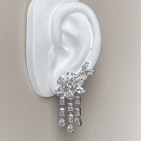 Brinco flor cascata cravejado com zircônias com banho de ródio branco