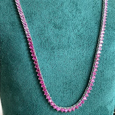 Colar riviera cravejado com zircônias degradê rosa com espessura 2mm e comprimento 40cm com banho de ródio branco