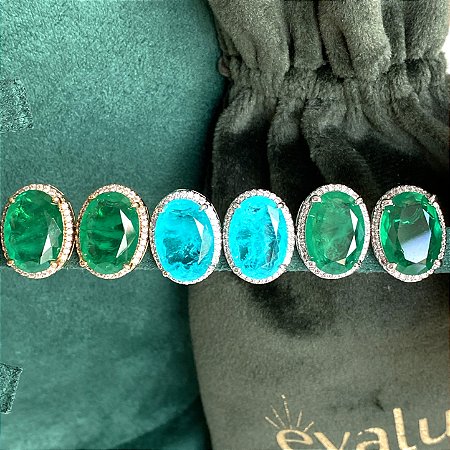 Brinco oval cravejado com zircônias (nas cores verde ou agua marinha) com banho de ouro 18k ou ródio branco