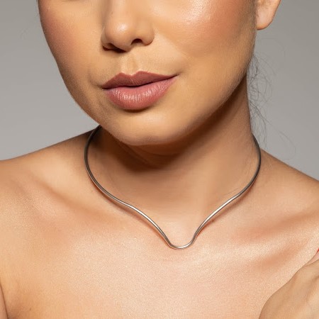 Colar aro acetinado fosco 42cm com banho de ouro 18k ou ródio branco