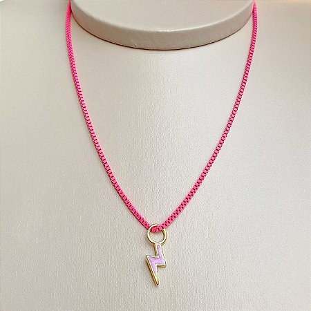 Colar Colorido Pink com Pingente de Raio Esmaltado Lilás com Banho de Ouro 18k