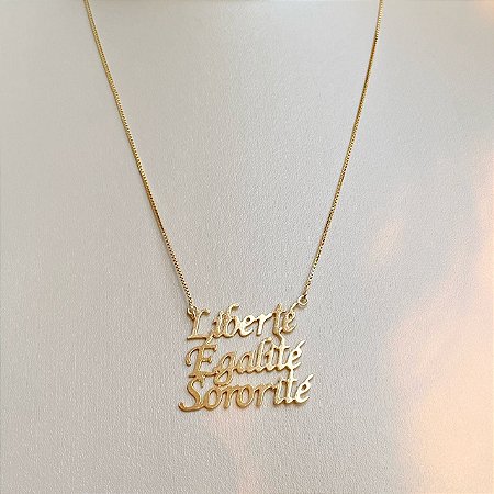 Colar liso com pingente "Liberté, Egalité, Sororité" com banho de ouro 18k