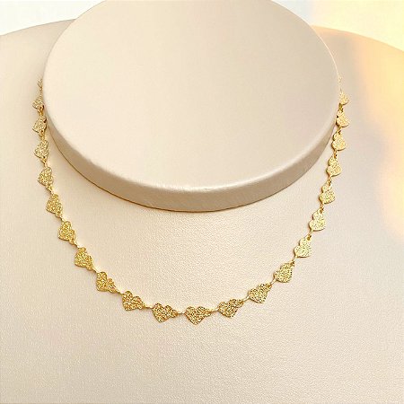 Colar de Corações Texturizados com Banho de Ouro 18k