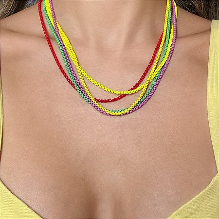 Colar Colorido (Amarelo Neon, Vermelho, Roxo, Verde, ou Amarelo) com Espessura de 2,5 Milímetros com Banho de Ouro 18k